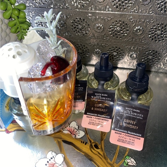 Bath and Bodyworks Wallflower plug 🔌 in and refills of Coffee and Whiskey 🥃 - Picture 4 of 7
